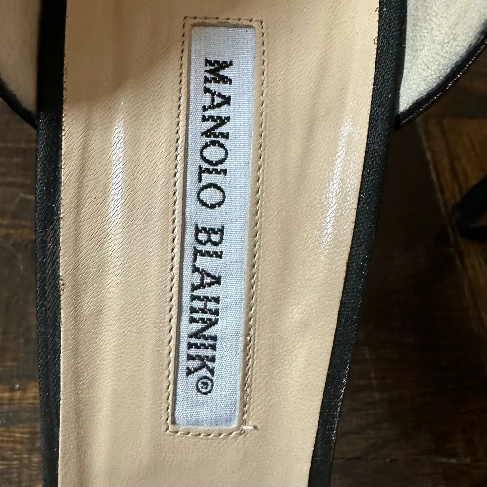 MANOLO BLAHNIK NIB BLACK SILK SEDARABY D’ORSAY CRYSTAL BUCKLE HEELS - SIZE 39.5 - Picture 9 of 10